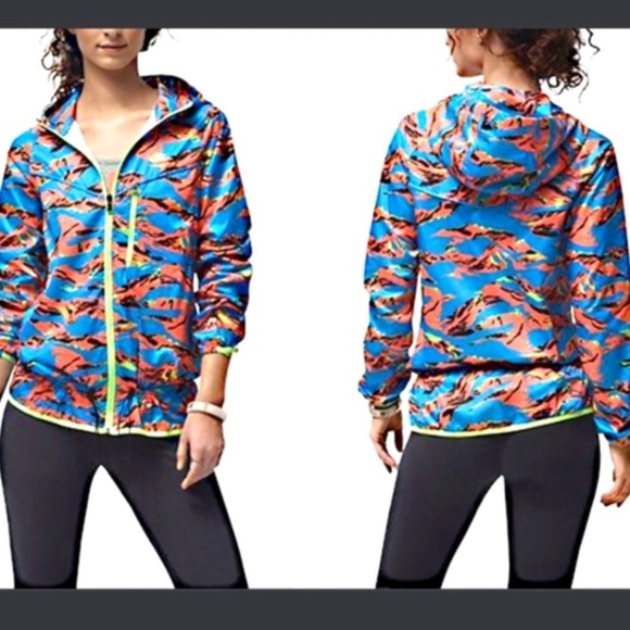 Nike Women's Packable Camouflage Trail Running Jacket - Picture 13 of 13